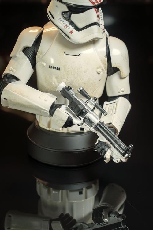 Star Wars: The Force Awakens FN-2187 1/6 Scale Limited Edition Exclusive Bust Gallery Image 11
