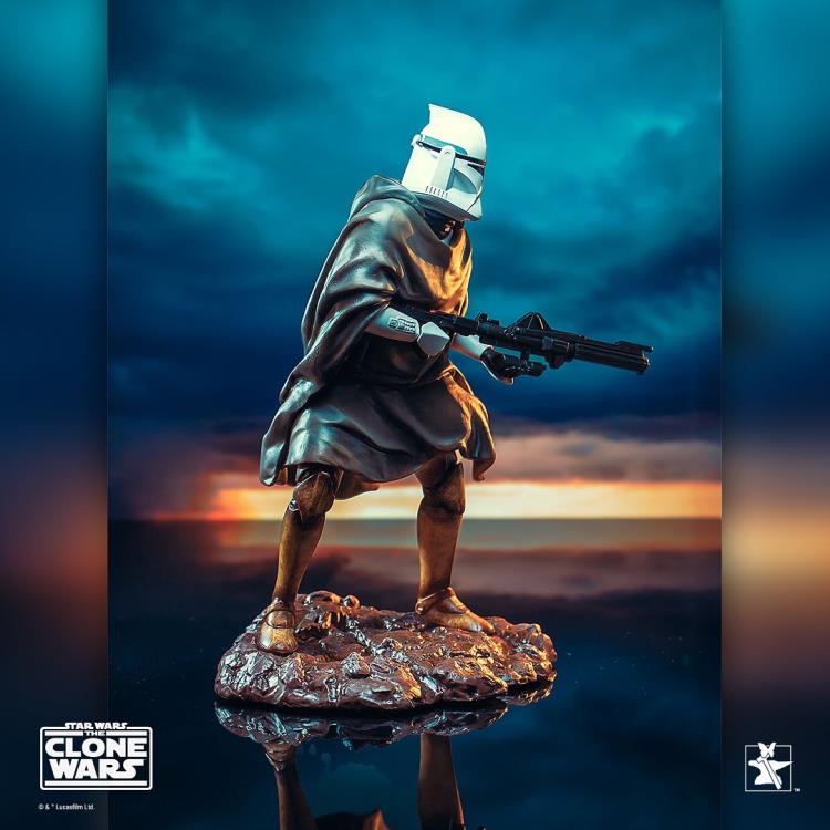 Star Wars: The Clone Wars Premier Collection Hawkbat Battalion Clone Trooper 1/7 Scale Limited Edition Exclusive Statue Gallery Image 4