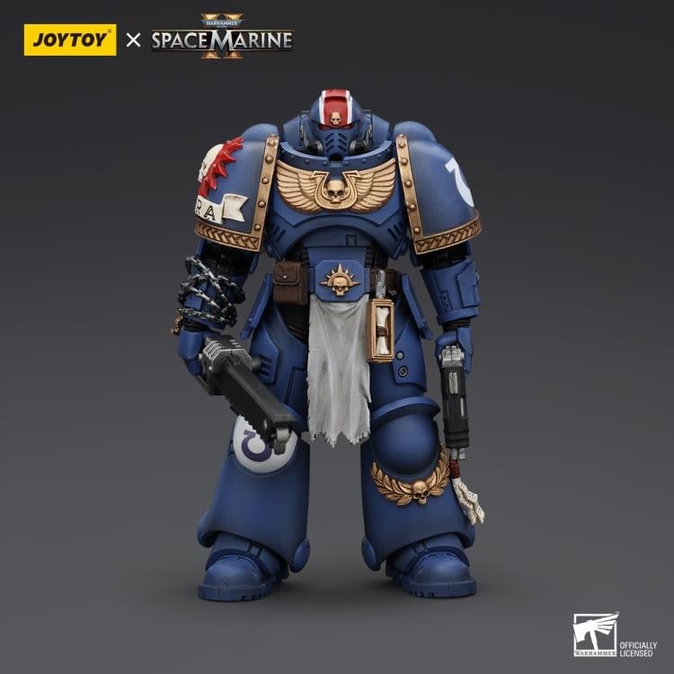 Warhammer 40,000: Space Marine 2 Ultramarines Lieutenant Titus 1/18 Scale Action Figure Gallery Image 3