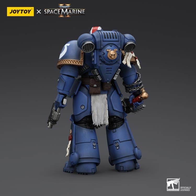 Warhammer 40,000: Space Marine 2 Ultramarines Lieutenant Titus 1/18 Scale Action Figure Gallery Image 4