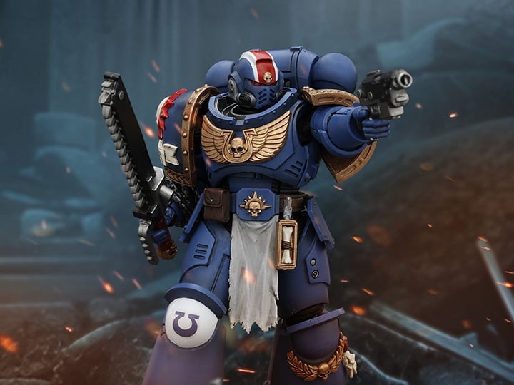 Warhammer 40,000: Space Marine 2 Ultramarines Lieutenant Titus 1/18 Scale Action Figure Gallery Image 1