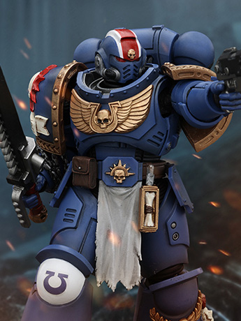 Warhammer 40,000: Space Marine 2 Ultramarines Lieutenant Titus 1/18 Scale Action Figure Gallery Image 2