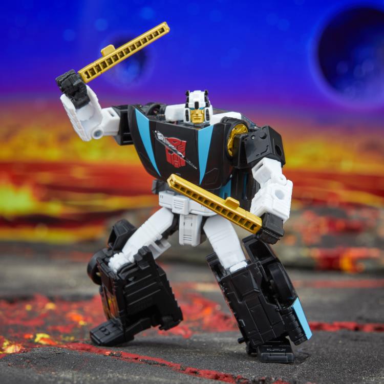 Transformers: Legacy United Deluxe Class Armada Universe Wheeljack Action Figure Gallery Image 3