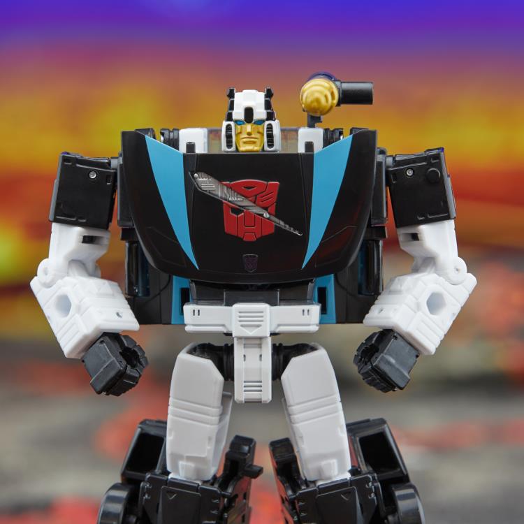 Transformers: Legacy United Deluxe Class Armada Universe Wheeljack Action Figure Gallery Image 9