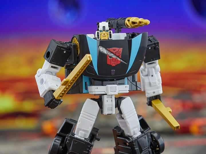 Transformers: Legacy United Deluxe Class Armada Universe Wheeljack Action Figure Gallery Image 1
