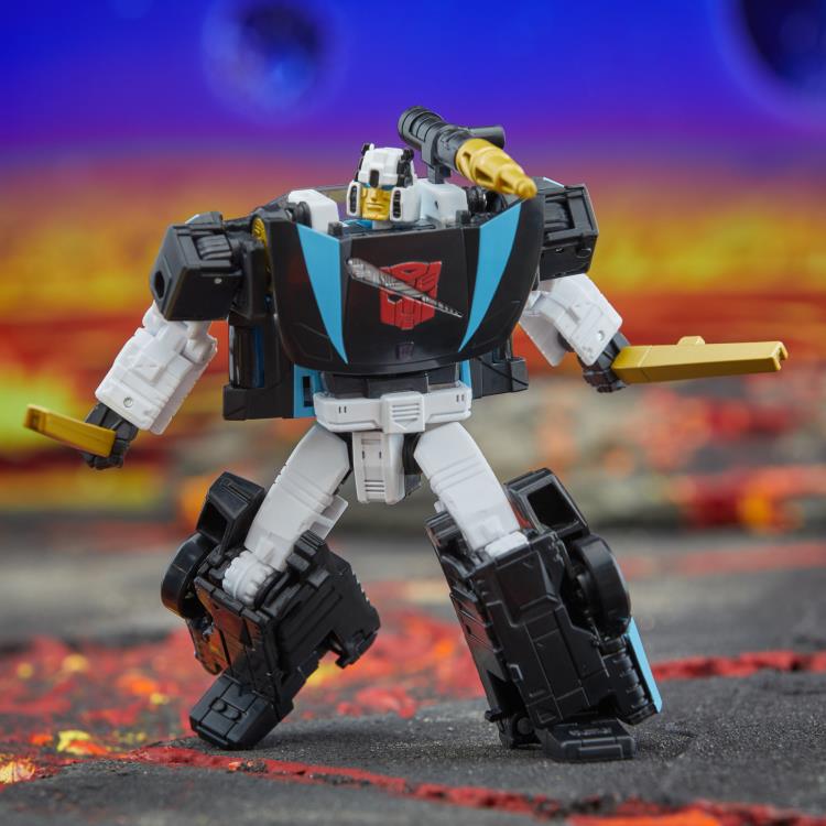 Transformers: Legacy United Deluxe Class Armada Universe Wheeljack Action Figure Gallery Image 8