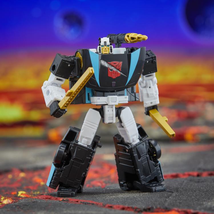 Transformers: Legacy United Deluxe Class Armada Universe Wheeljack Action Figure Gallery Image 4