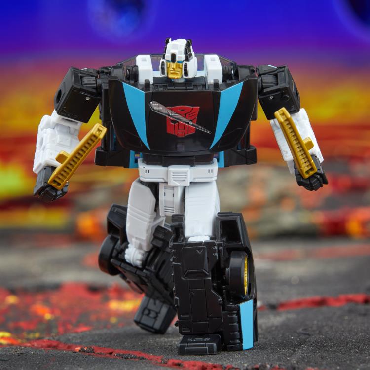 Transformers: Legacy United Deluxe Class Armada Universe Wheeljack Action Figure Gallery Image 5