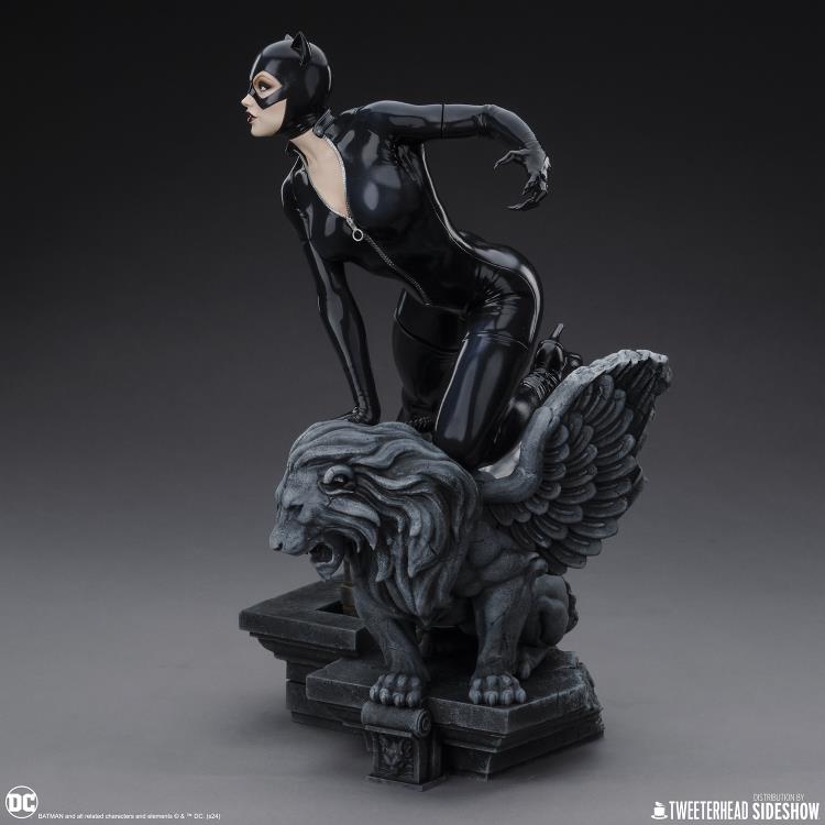 DC Comics Catwoman 1/6 Scale Maquette Gallery Image 6