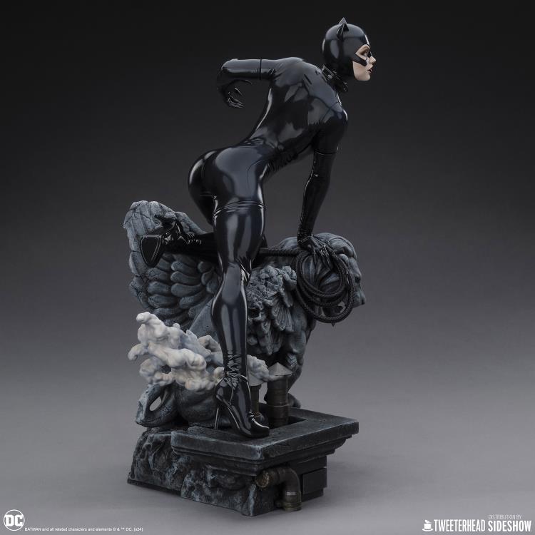 DC Comics Catwoman 1/6 Scale Maquette Gallery Image 9