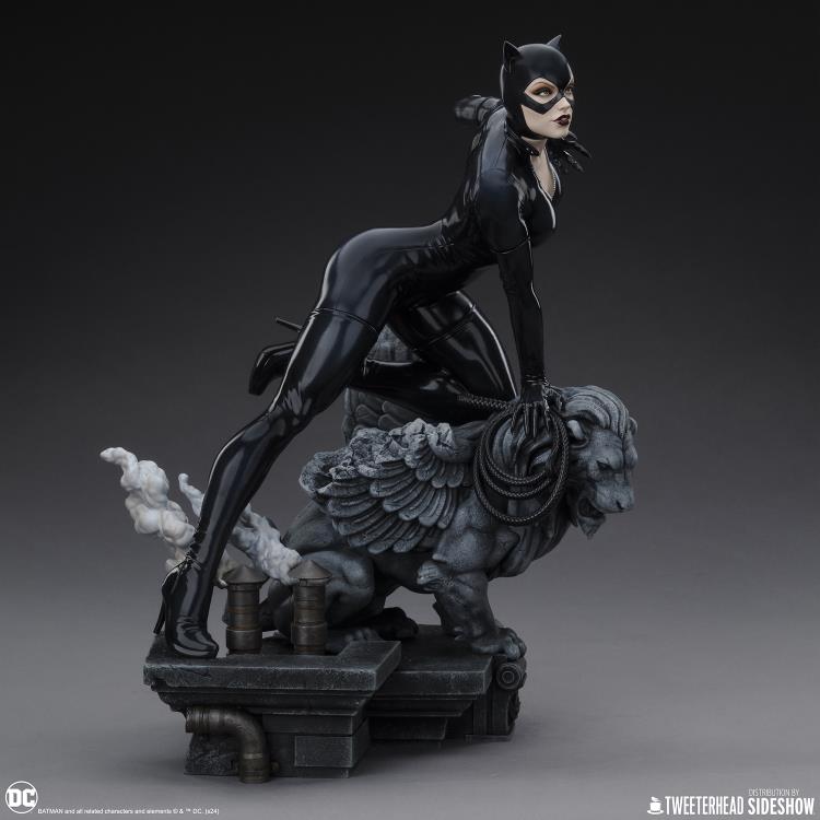 DC Comics Catwoman 1/6 Scale Maquette Gallery Image 10