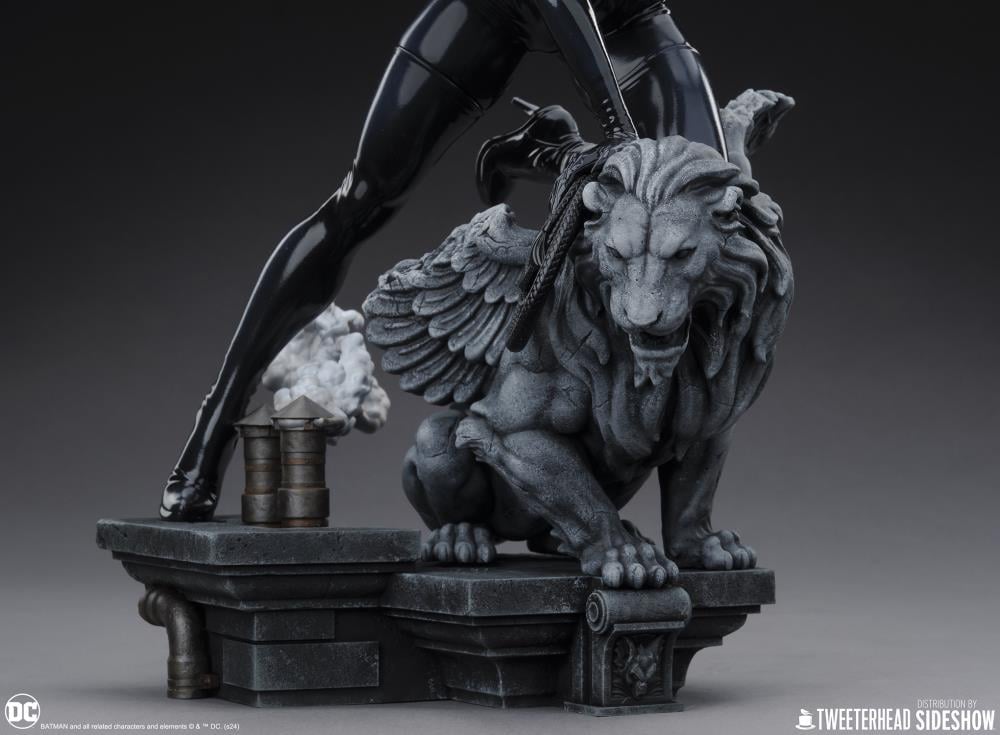 DC Comics Catwoman 1/6 Scale Maquette Gallery Image 13