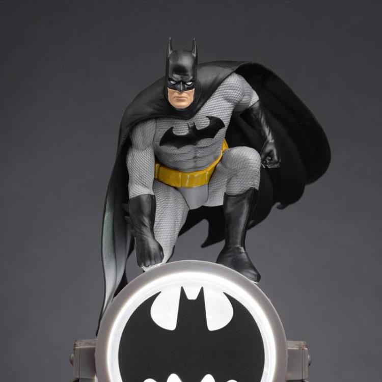 DC Comics Batman Figurine Light Gallery Image 3
