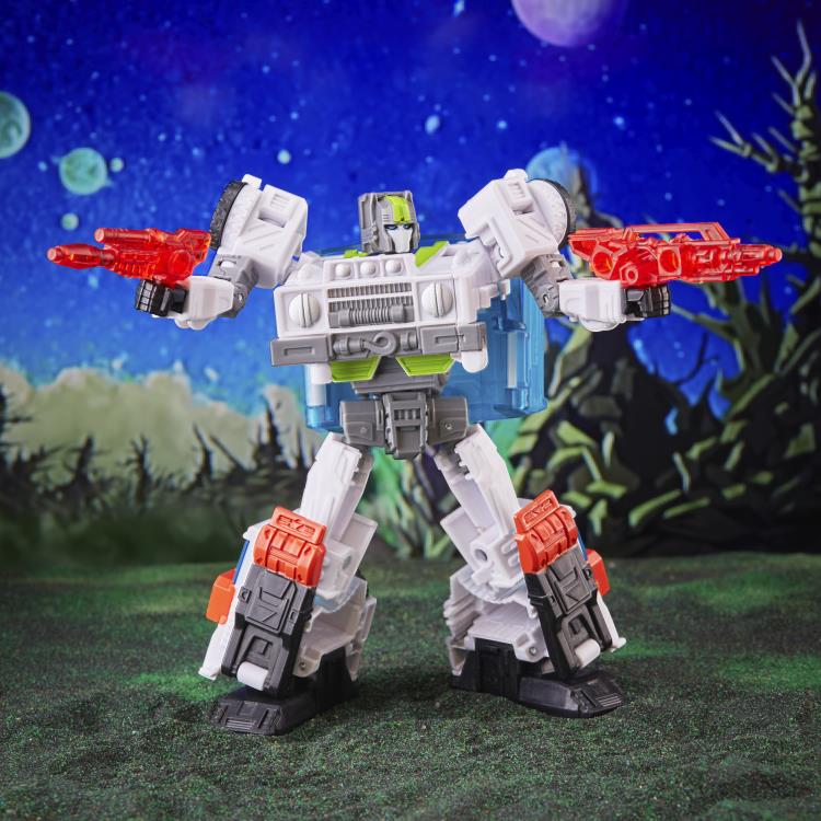 Transformers: Legacy Evolution Deluxe Class G2 Universe Autobot Medix Exclusive Gallery Image 4