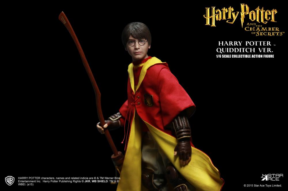 Harry Potter and the Chamber of Secrets Harry Potter (Quidditch Uniform) 1/6 Scale Figure Gallery Image 4