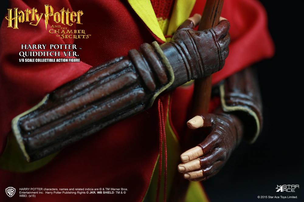Harry Potter and the Chamber of Secrets Harry Potter (Quidditch Uniform) 1/6 Scale Figure Gallery Image 5