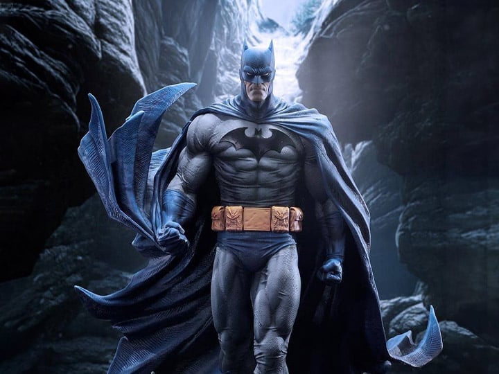 Batman: Hush Ultimate Premium Masterline Batman (Batcave Ver.) 1/4