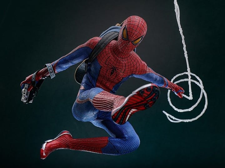 The Amazing Spider-Man MMS771 Spider-Man 1/6th Scale Collectible Figure Gallery Image 1
