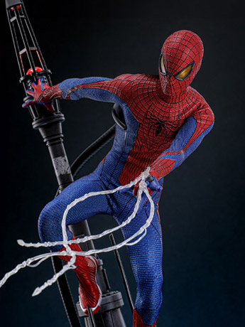 The Amazing Spider-Man MMS772 Spider-Man Deluxe 1/6th Scale Collectible Figure Gallery Image 2