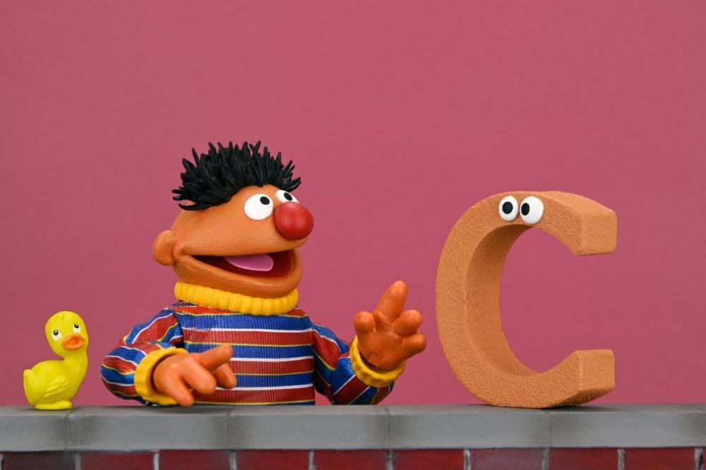 Sesame Street Ultimate Ernie Action Figure Gallery Image 7