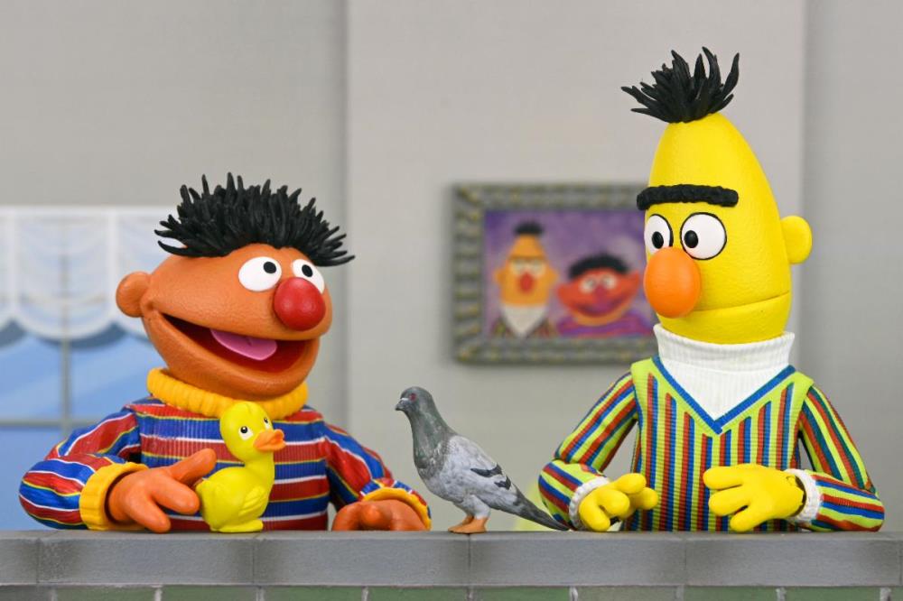 Sesame Street Ultimate Bert Action Figure Gallery Image 6