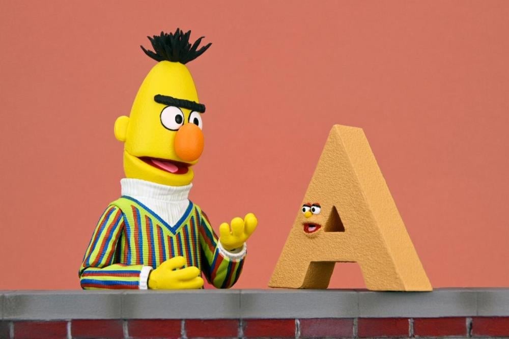 Sesame Street Ultimate Bert Action Figure Gallery Image 7