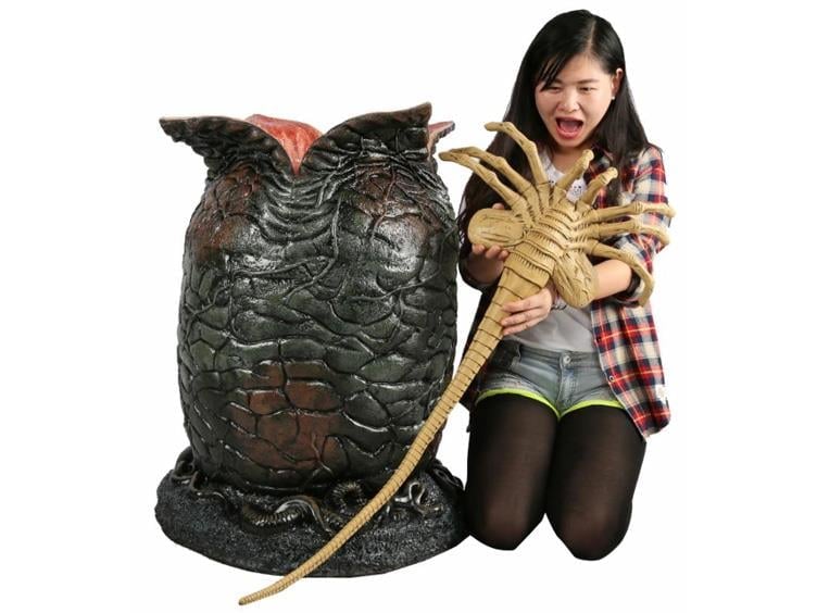 Aliens Life Size Egg & Facehugger Foam & Latex Prop Replica Gallery Image 4