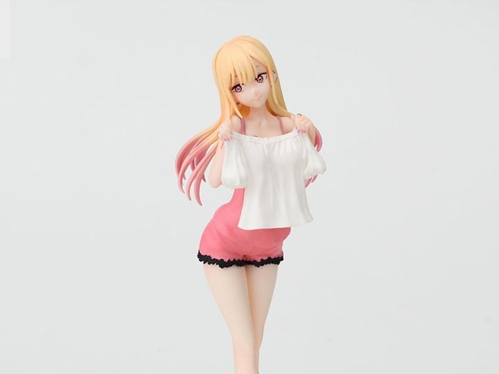 My Dress-Up Darling Luminasta Marin Kitagawa (Trying On) Figure Gallery Image 1