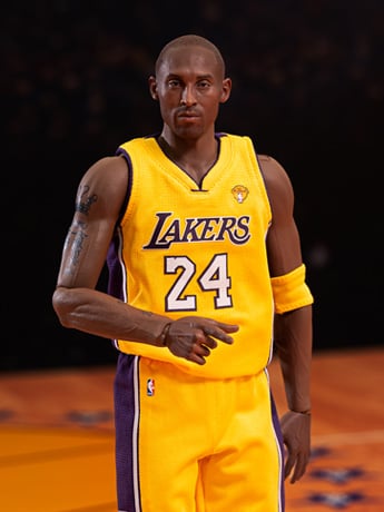 NBA Real Masterpiece Kobe Bryant (2010 Champion) 1/6 Scale Limited Edition Figure Gallery Image 2