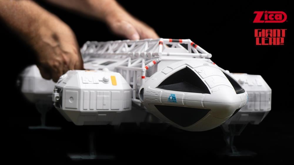 Space: 1999 Eagle (Retro Edition Dinky) Playset