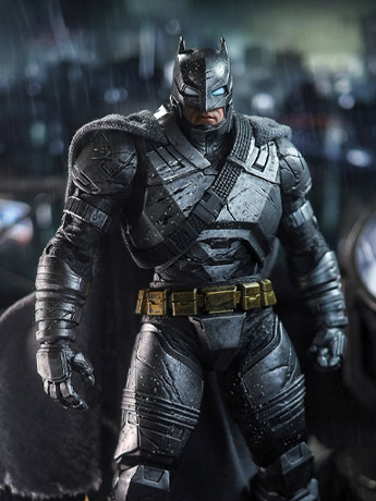 Batman v Superman: Dawn of Justice DC Multiverse Batman (Armored Suit) Action Figure Gallery Image 2