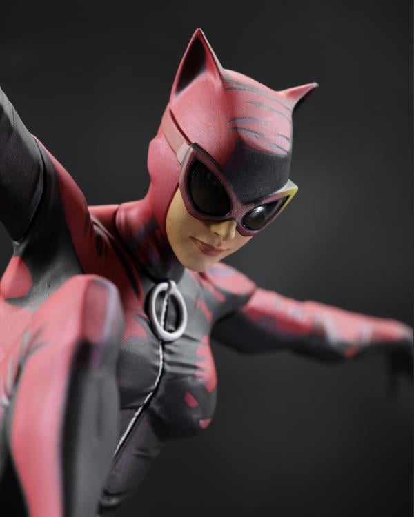 Catwoman #43 DC Designer Series Catwoman 1/6 Scale Limited Edition Statue (Jock) Gallery Image 6