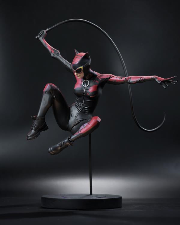 Catwoman #43 DC Designer Series Catwoman 1/6 Scale Limited Edition Statue (Jock) Gallery Image 3
