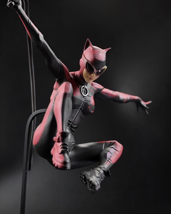 Catwoman #43 DC Designer Series Catwoman 1/6 Scale Limited Edition Statue (Jock) Gallery Image 5