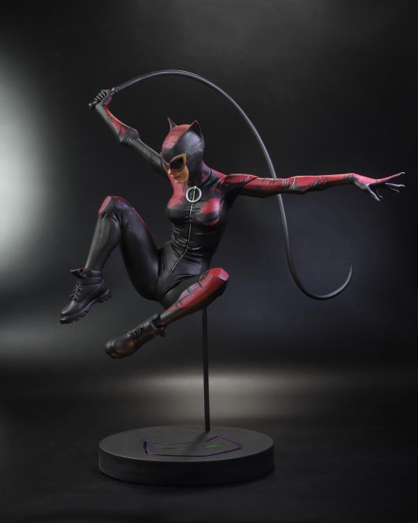 Catwoman #43 DC Designer Series Catwoman 1/6 Scale Limited Edition Statue (Jock) Gallery Image 4
