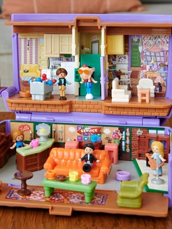 Polly Pocket x Friends Compact Playset Gallery Image 2