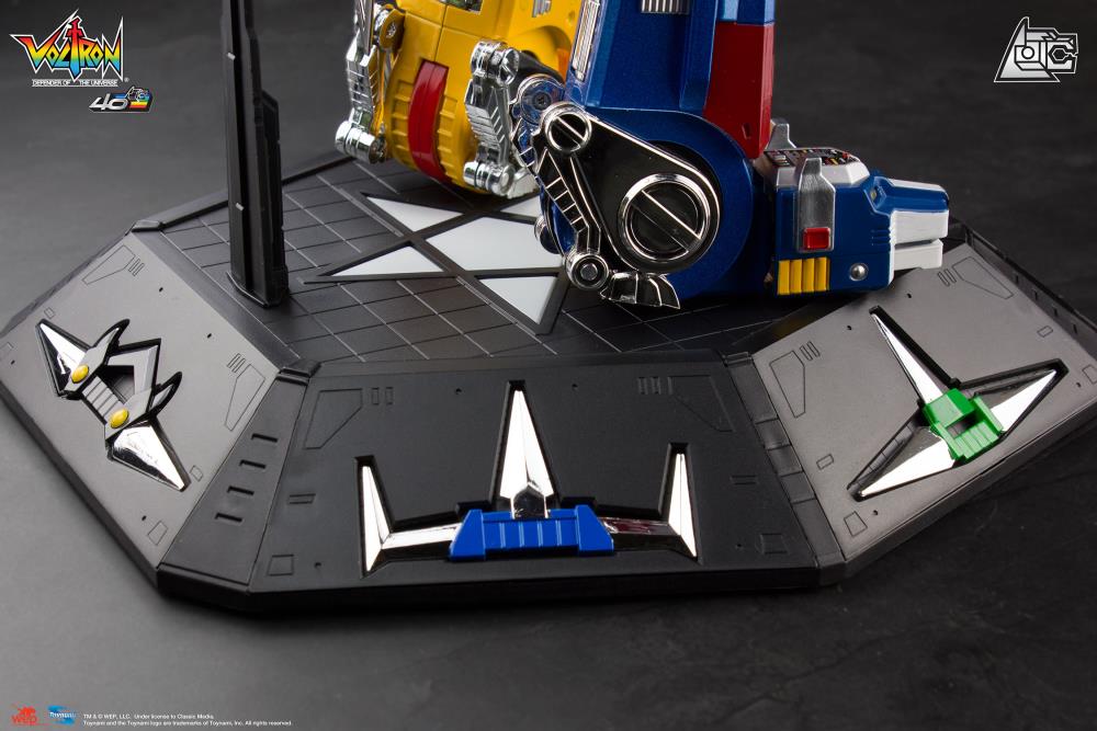 Voltron: Defender of the Universe 40th Anniversary Voltron Collector's Set Gallery Image 23
