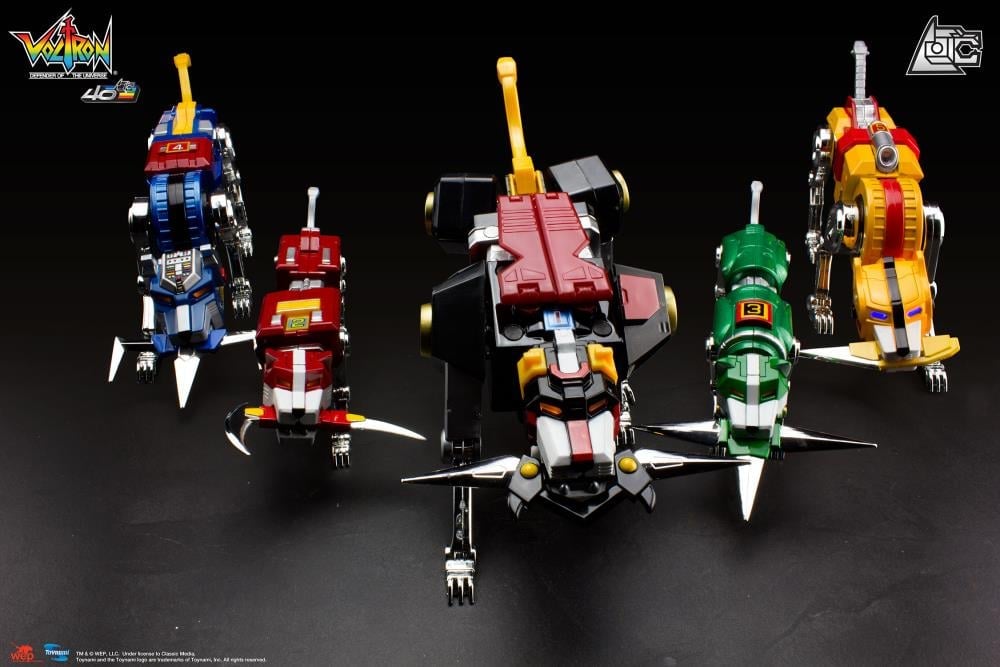 Voltron: Defender of the Universe 40th Anniversary Voltron Collector's Set Gallery Image 8