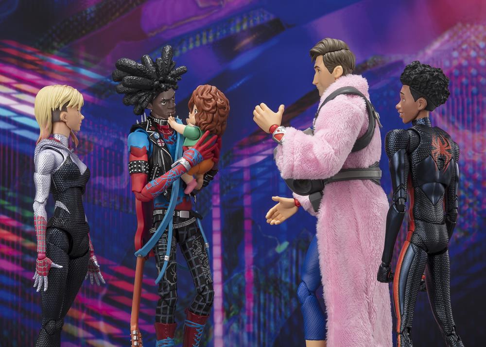 Spider-Man: Across the Spider-Verse S.H.Figuarts Peter B. Parker & Mayday Parker Action Figure Gallery Image 13