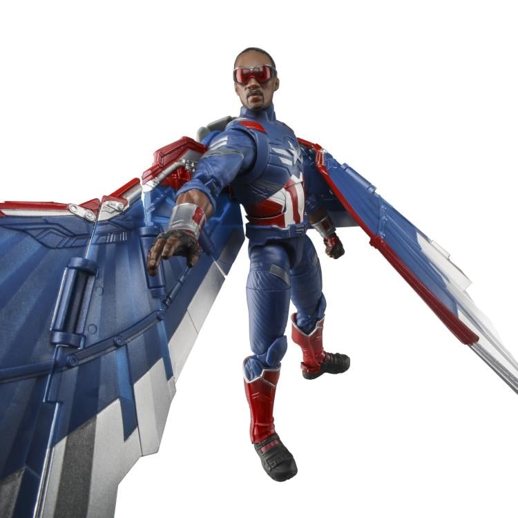 Captain America: Brave New World Marvel Legends Captain America Deluxe Action Figure Gallery Image 4