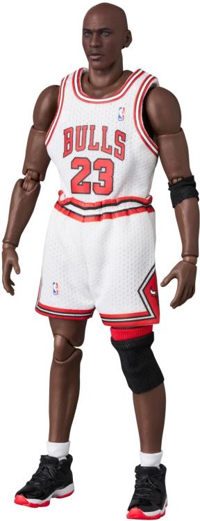 NBA MAFEX No.255 Michael Jordan (Chicago Bulls Home) Action Figure Gallery Image 4