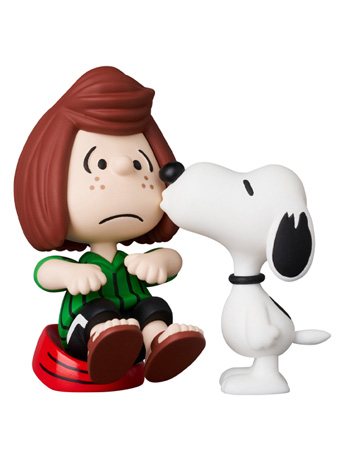 Peanuts Ultra Detail Figure No.827 Peppermint Patty & Snoopy Gallery Image 2