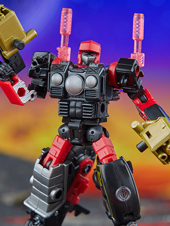 Transformers: Legacy United Deluxe Class Star Raider Road Pig Gallery Image 2