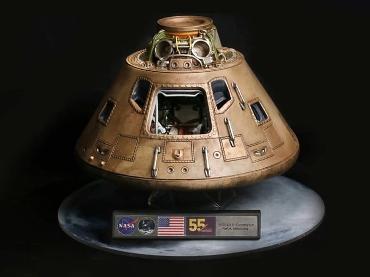 Apollo 11 Command Module (Deluxe Ver.) 1/20 Scale Replica Gallery Image 1