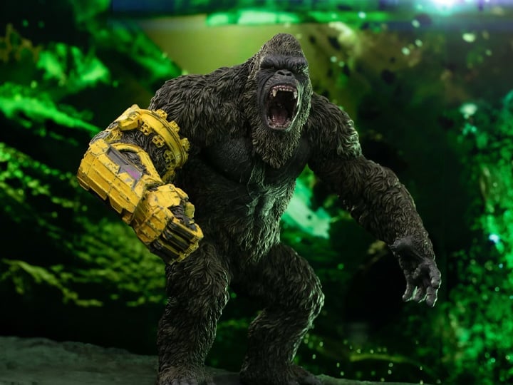 Godzilla x Kong: The New Empire Kong with B.E.A.S.T. Glove Soft
