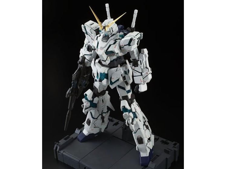 Mobile Suit Gundam Unicorn PG RX-0 Unicorn Gundam (Final Battle) Exclusive 1/60 Scale Model Kit Gallery Image 3