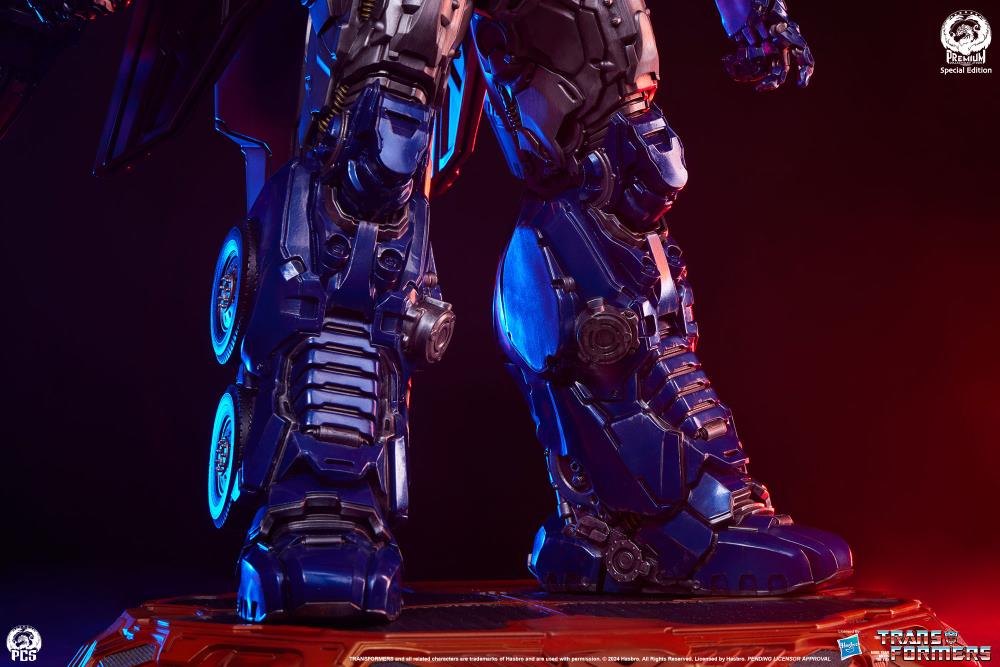 Transformers Museum Scale Optimus Prime (Jet Convoy Edition) Limited Edition Statue Gallery Image 14