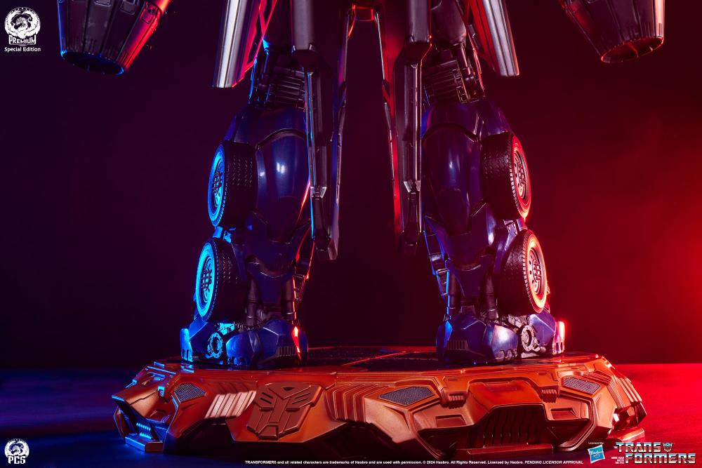 Transformers Museum Scale Optimus Prime (Jet Convoy Edition) Limited Edition Statue Gallery Image 15