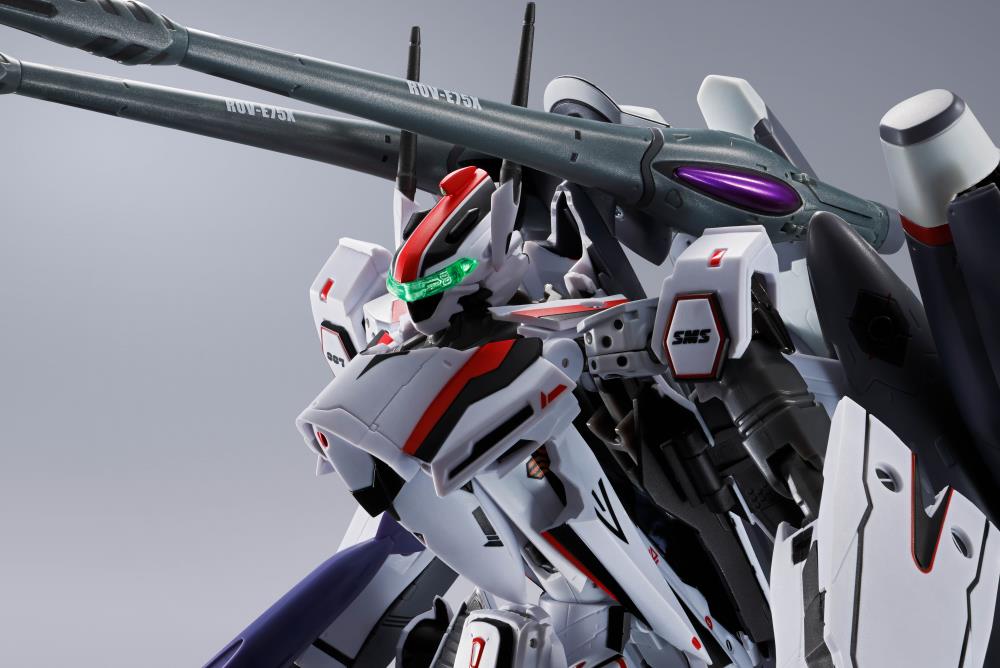 Macross Frontier: The False Songstress DX Chogokin VF-25F Tornado Messiah Valkyrie (Alto Saotome Machine Revival Ver.) Gallery Image 12