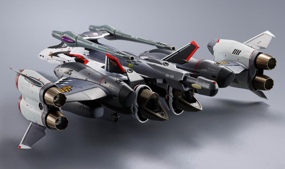 Macross Frontier: The False Songstress DX Chogokin VF-25F Tornado Messiah Valkyrie (Alto Saotome Machine Revival Ver.) Gallery Image 13